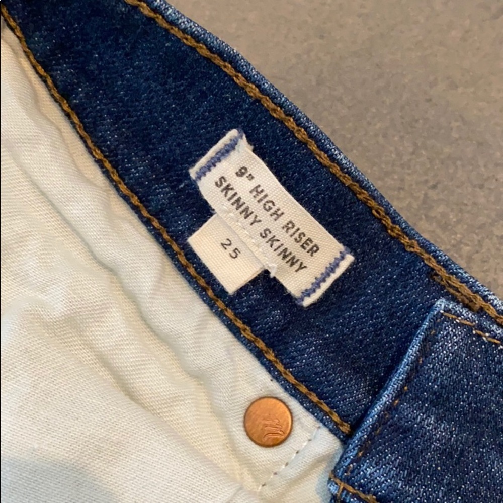 9" High Riser Skinny Skinny In Rip Repair - Picture 7 of 8